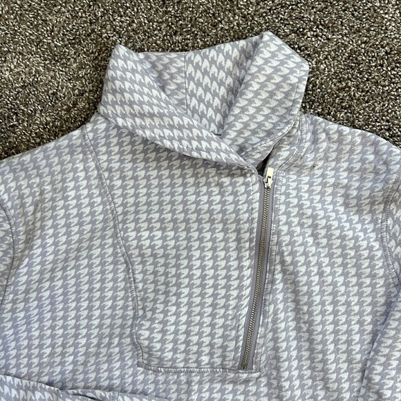 Croft & Barrow Quarter Zip Pullover - Picture 3 of 3